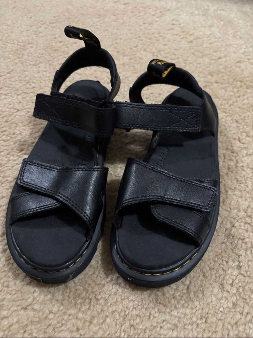 Dr. Martens JUNIOR KLAIRE
Leather Strap Sandals